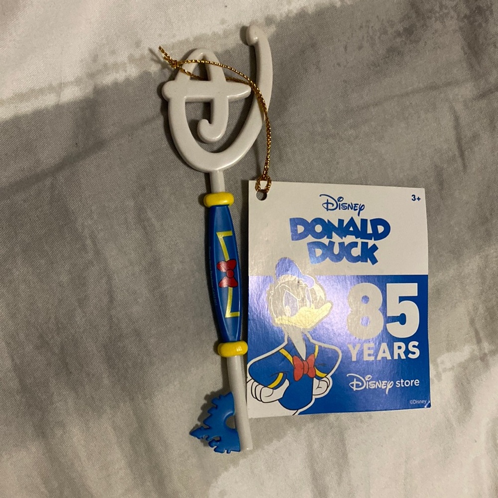 Limited Ed Donal Duck Key